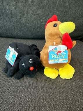 Collegiate Bean Bag Friends Rusty Chicken and Hairy Spider Plush Set